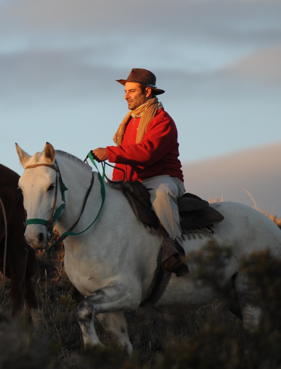 Atardecer sobre los cerros de la meseta de Somuncurá